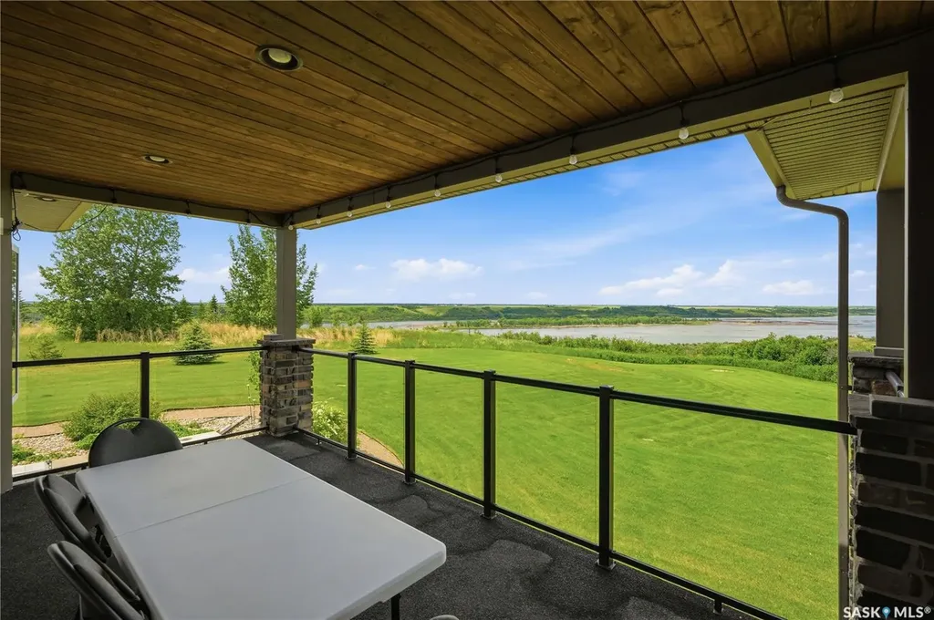 102 Rudy Lane Outlook SK S0L 2N0