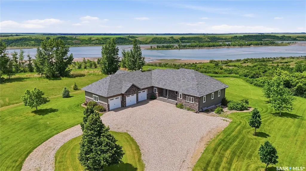 102 Rudy Lane Outlook SK S0L 2N0