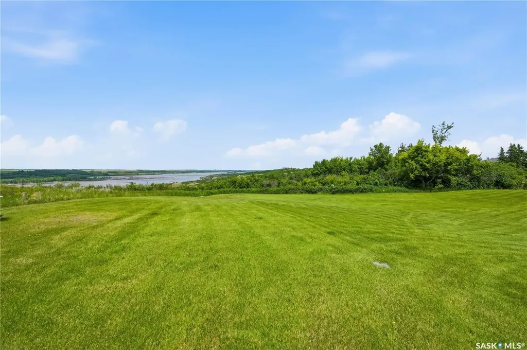 102 Rudy Lane Outlook SK S0L 2N0