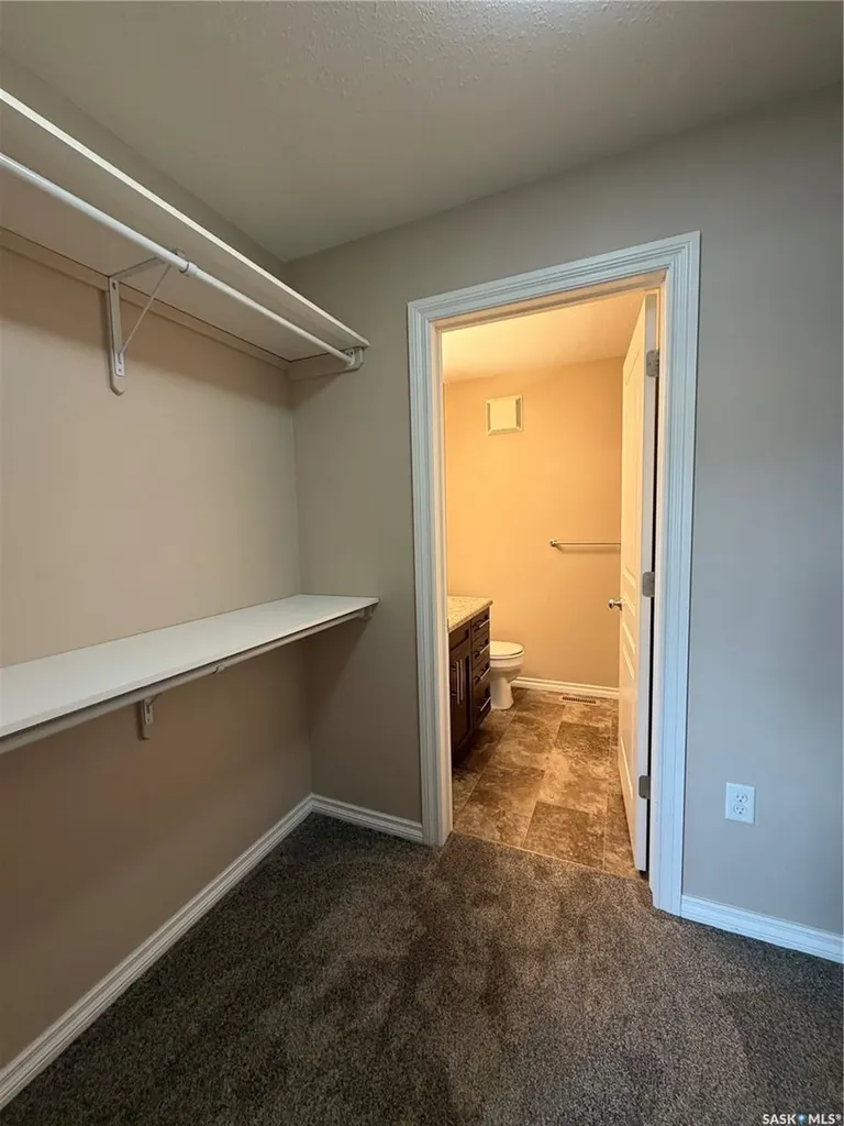 1621 Dakota Drive Regina SK S4Z 0A8