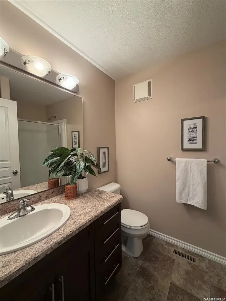 1621 Dakota Drive Regina SK S4Z 0A8