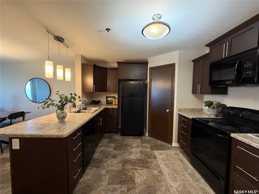 1621 Dakota Drive Regina SK S4Z 0A8