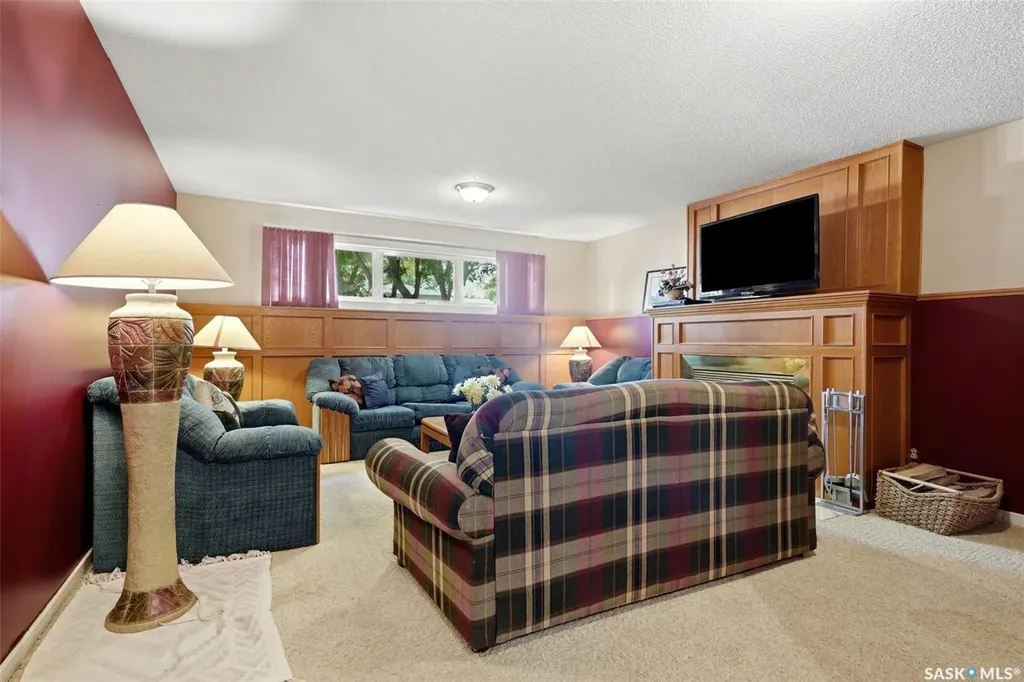 24 Davidson Crescent Regina SK S4S 4S9