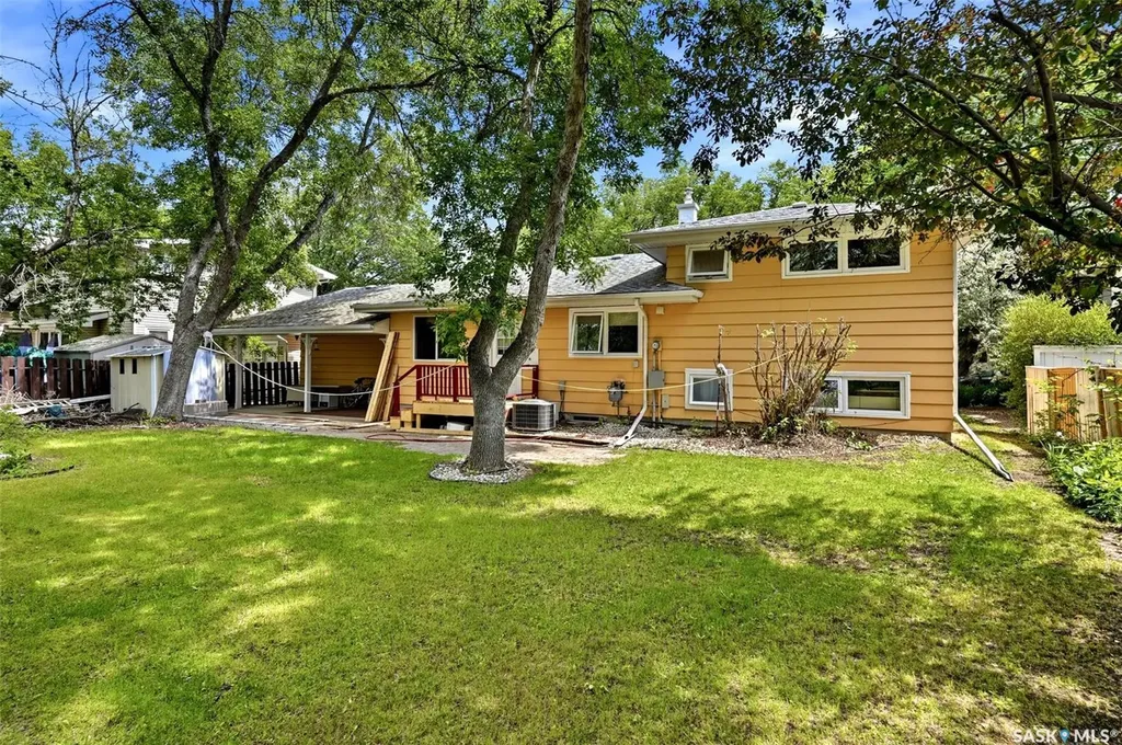 24 Davidson Crescent Regina SK S4S 4S9