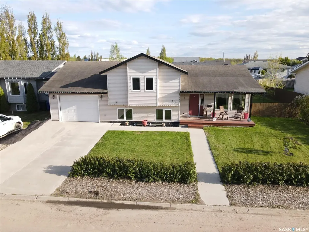 612 7th Avenue W Meadow Lake SK S9X 1B1