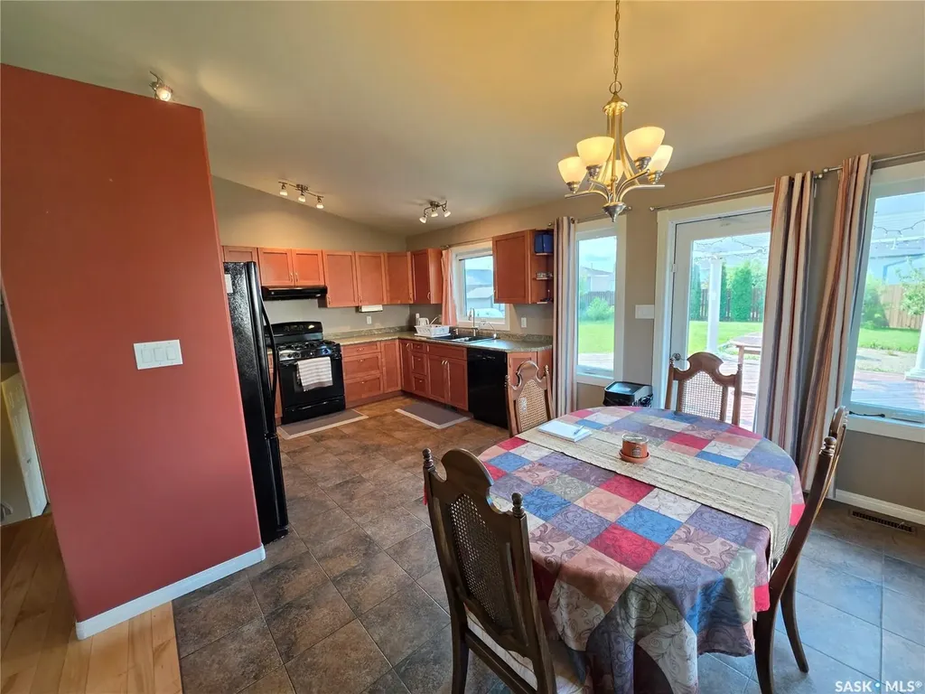 612 7th Avenue W Meadow Lake SK S9X 1B1