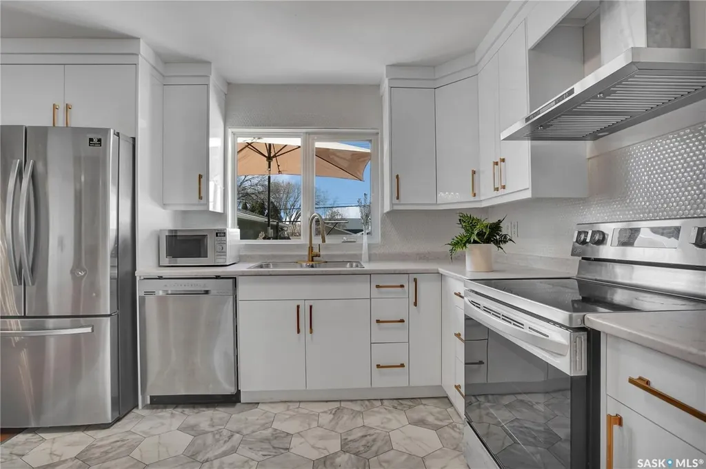 2406 Preston Avenue S Saskatoon SK S7J 2G4