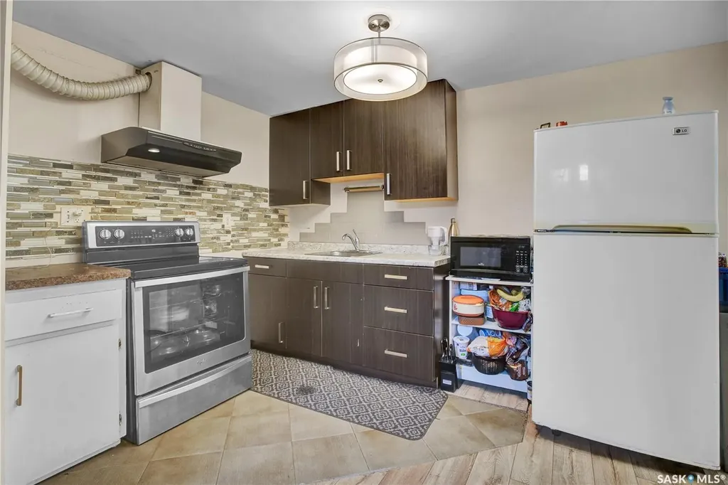 2406 Preston Avenue S Saskatoon SK S7J 2G4