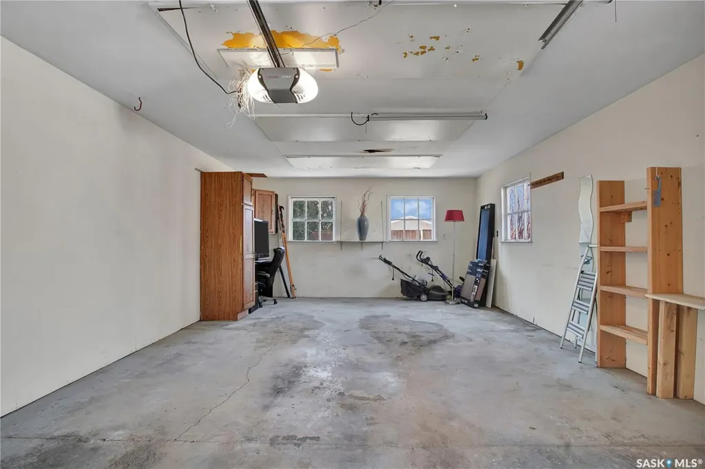 2406 Preston Avenue S Saskatoon SK S7J 2G4