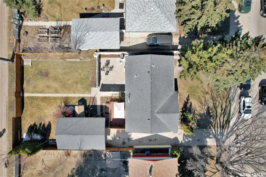 2406 Preston Avenue S Saskatoon SK S7J 2G4