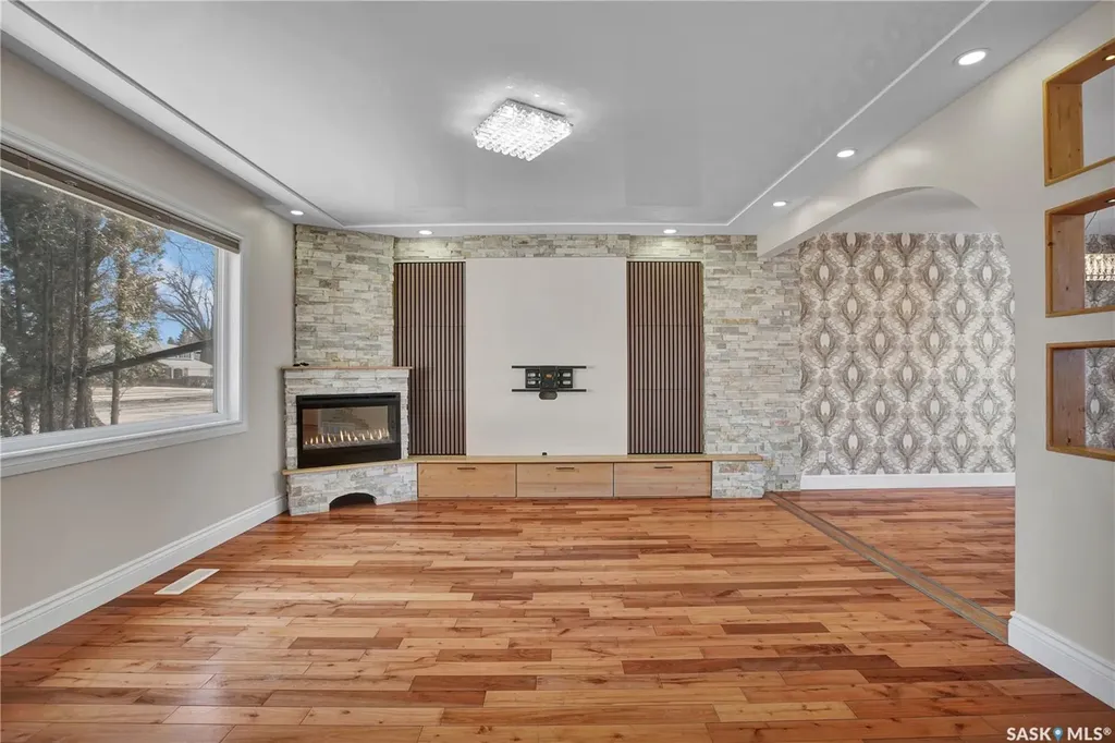 2406 Preston Avenue S Saskatoon SK S7J 2G4