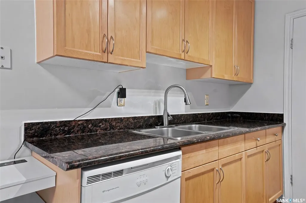 1121 Mckercher Drive Saskatoon SK S7H 5B8