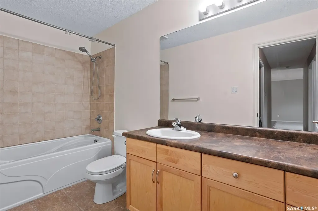 1121 Mckercher Drive Saskatoon SK S7H 5B8