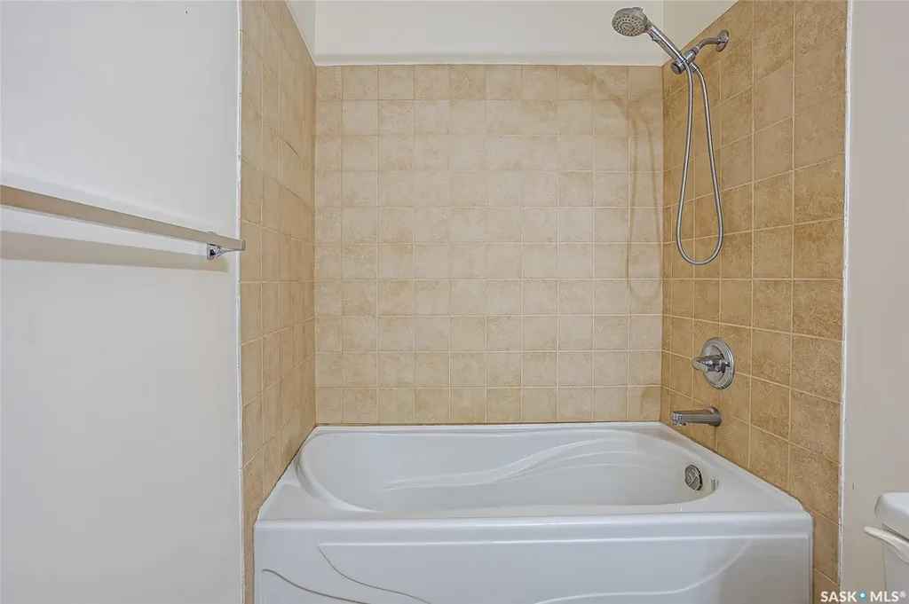 1121 Mckercher Drive Saskatoon SK S7H 5B8