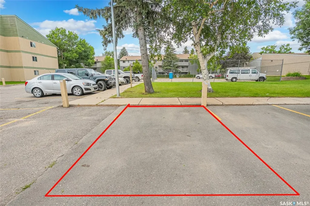 1121 Mckercher Drive Saskatoon SK S7H 5B8