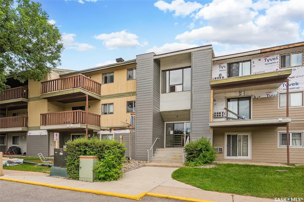 1121 Mckercher Drive Saskatoon SK S7H 5B8