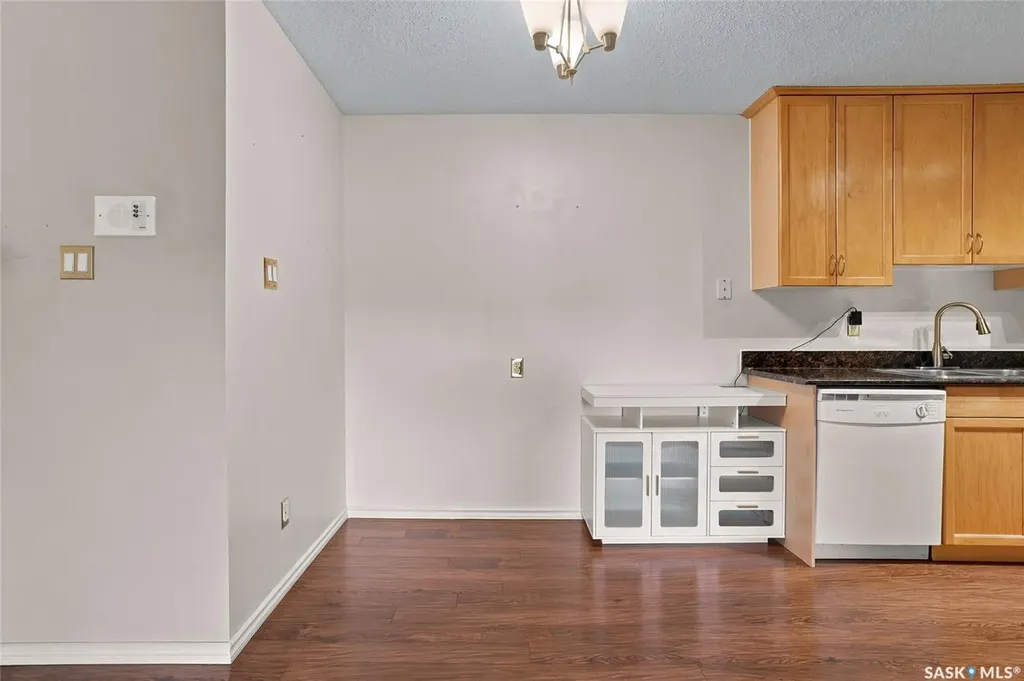 1121 Mckercher Drive Saskatoon SK S7H 5B8