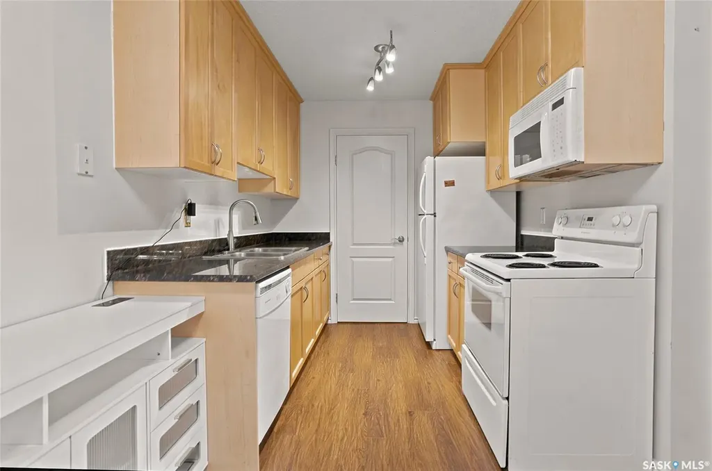 1121 Mckercher Drive Saskatoon SK S7H 5B8