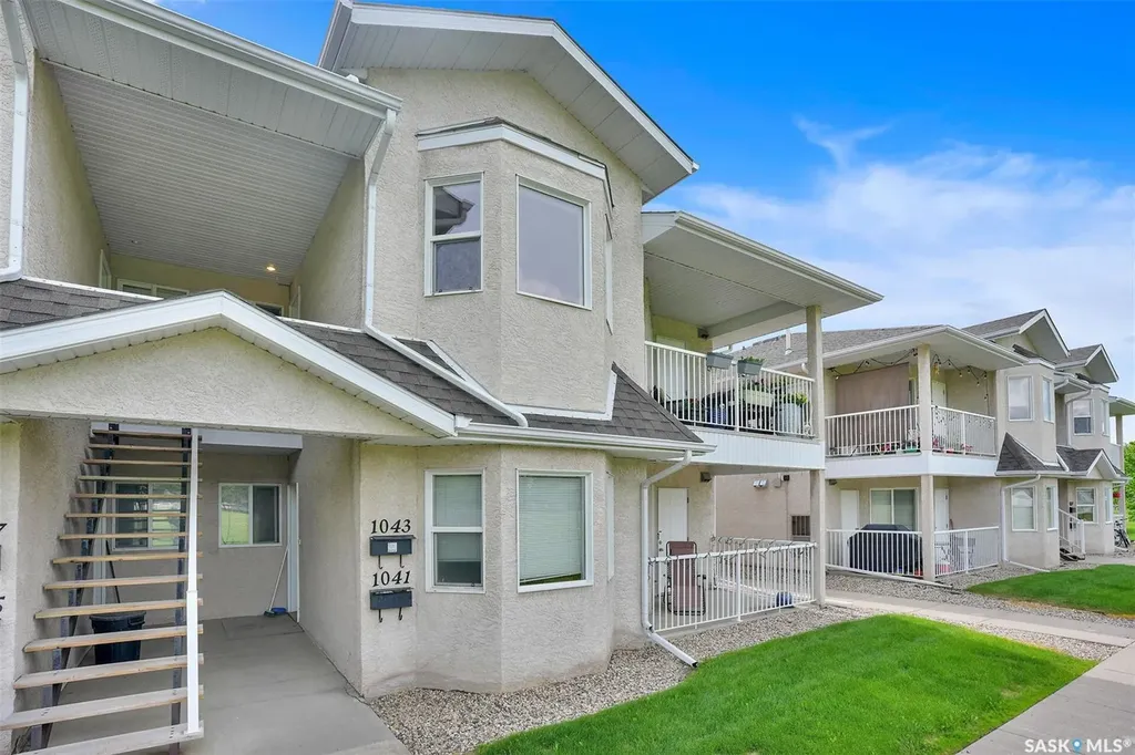 1043 Birchwood Place Regina SK S4S 7L1