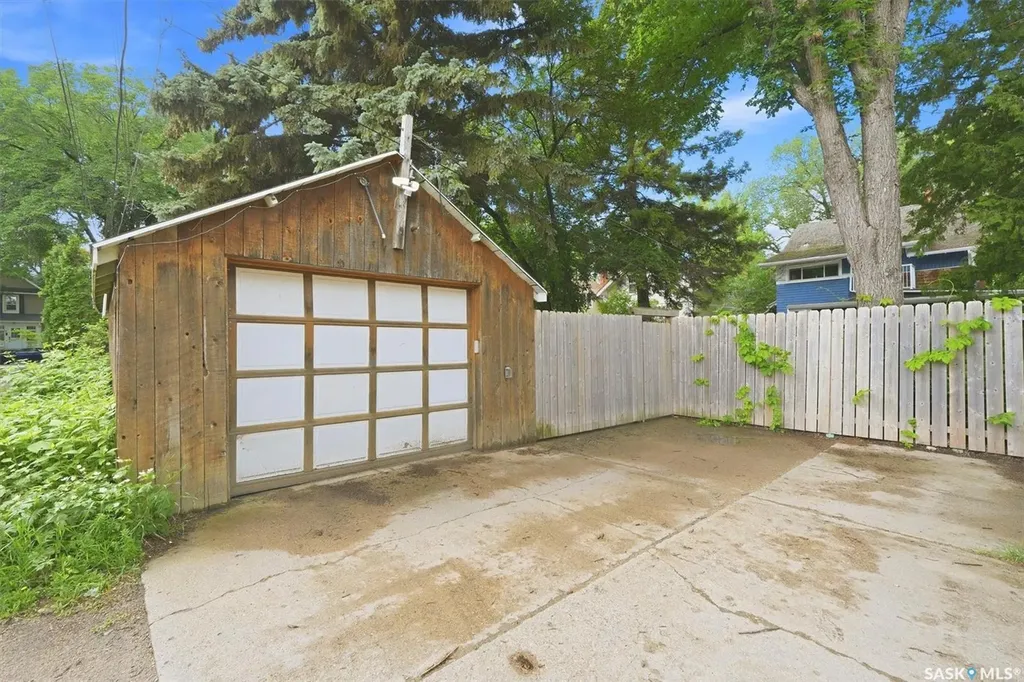 713 Melrose Avenue Saskatoon SK S7N 0Y6