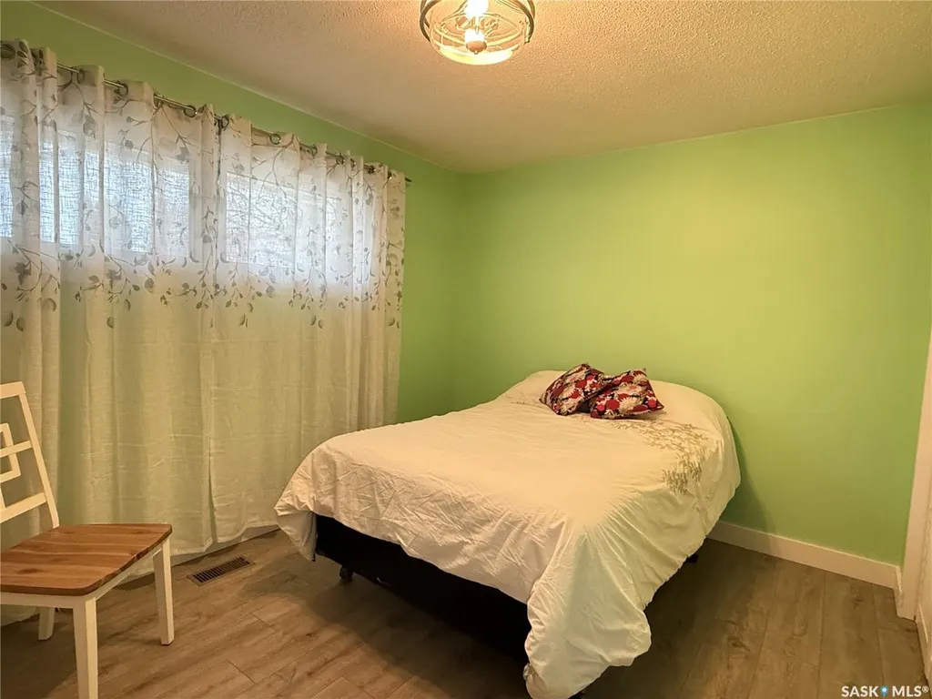 615 Windsor Street Weyburn SK S4H 0X1