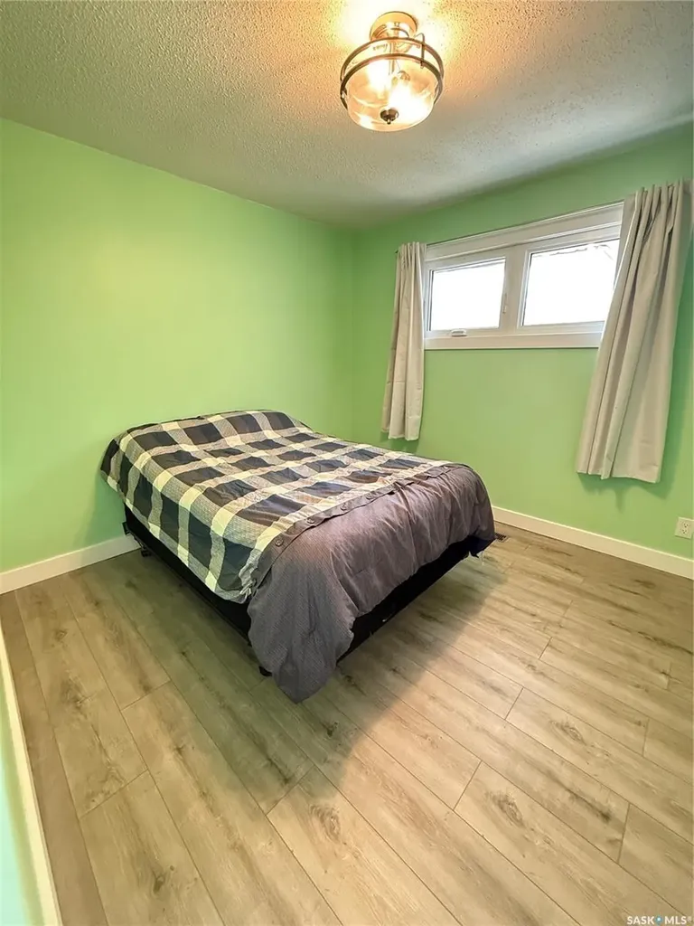615 Windsor Street Weyburn SK S4H 0X1