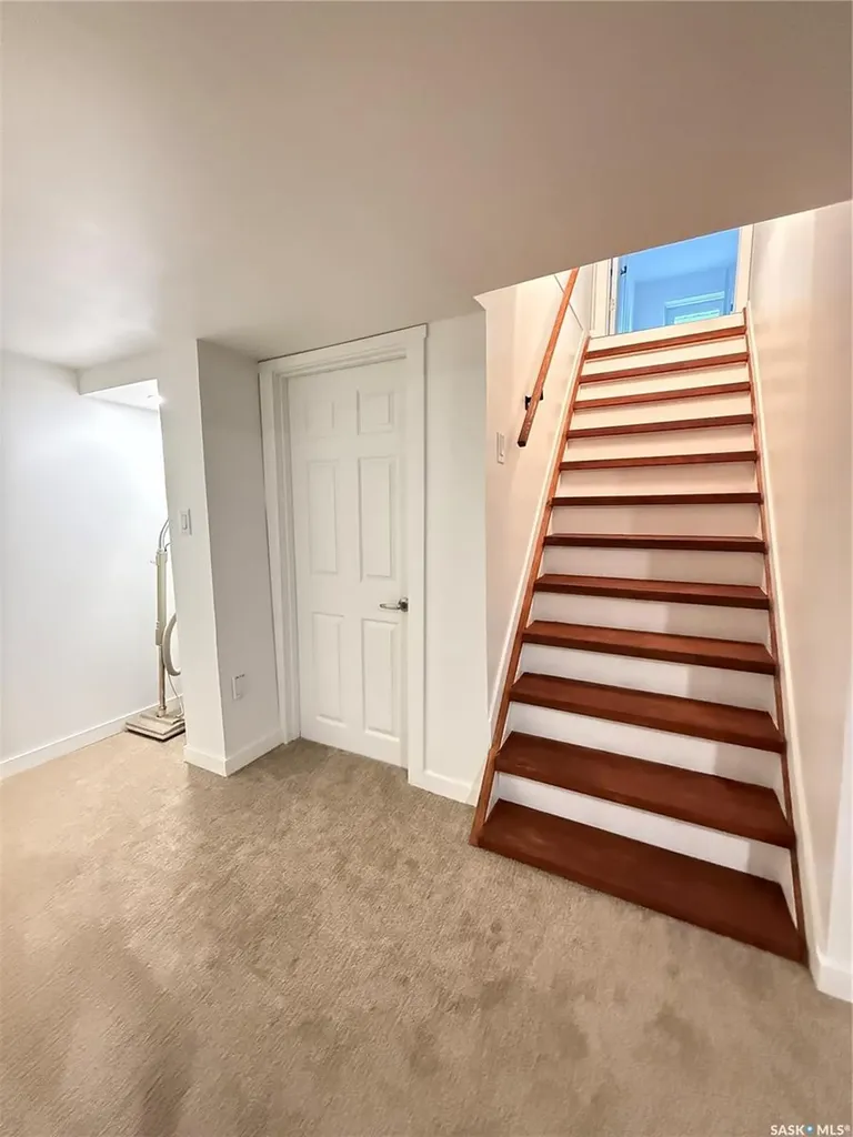 615 Windsor Street Weyburn SK S4H 0X1