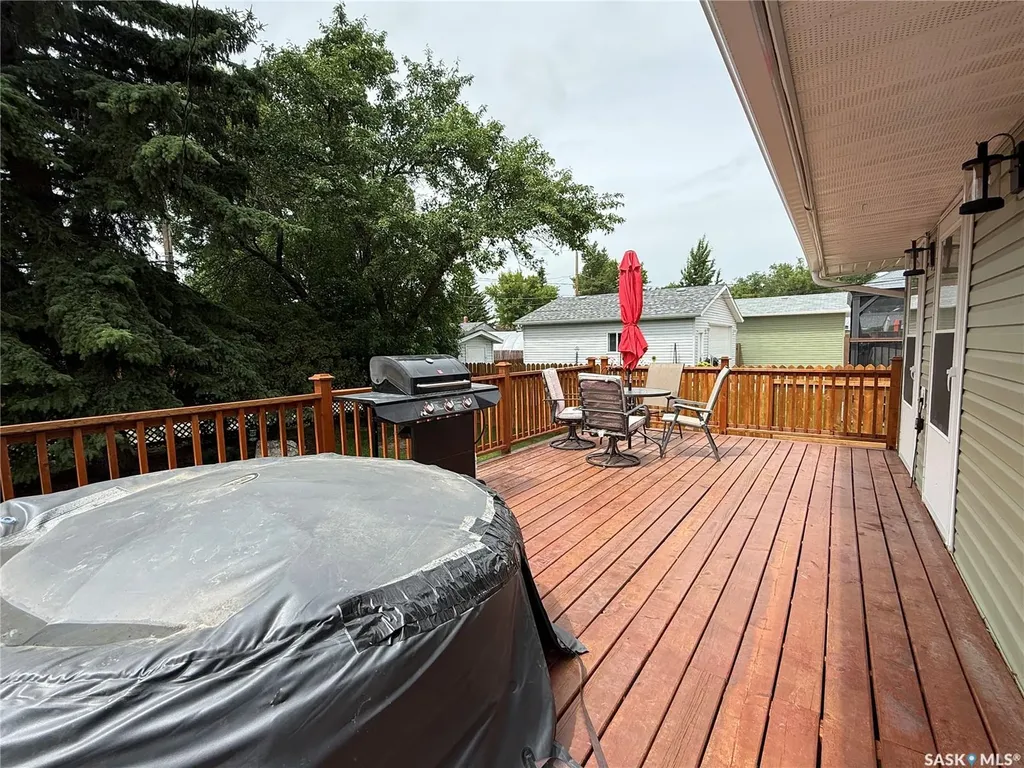 615 Windsor Street Weyburn SK S4H 0X1