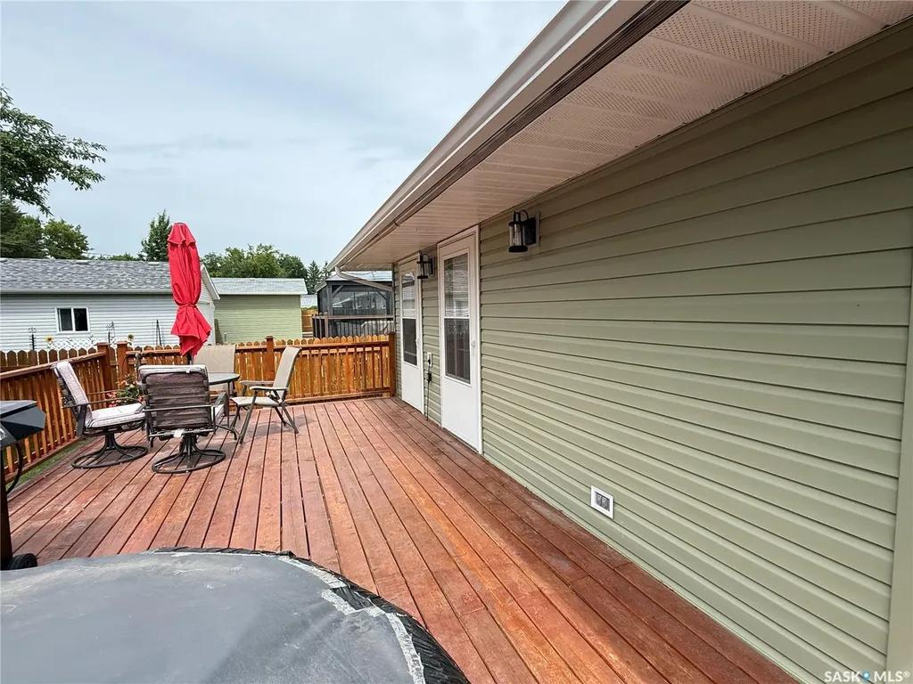 615 Windsor Street Weyburn SK S4H 0X1