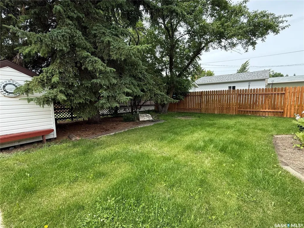 615 Windsor Street Weyburn SK S4H 0X1