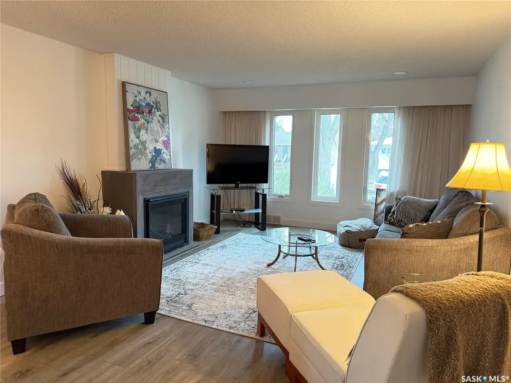 615 Windsor Street Weyburn SK S4H 0X1