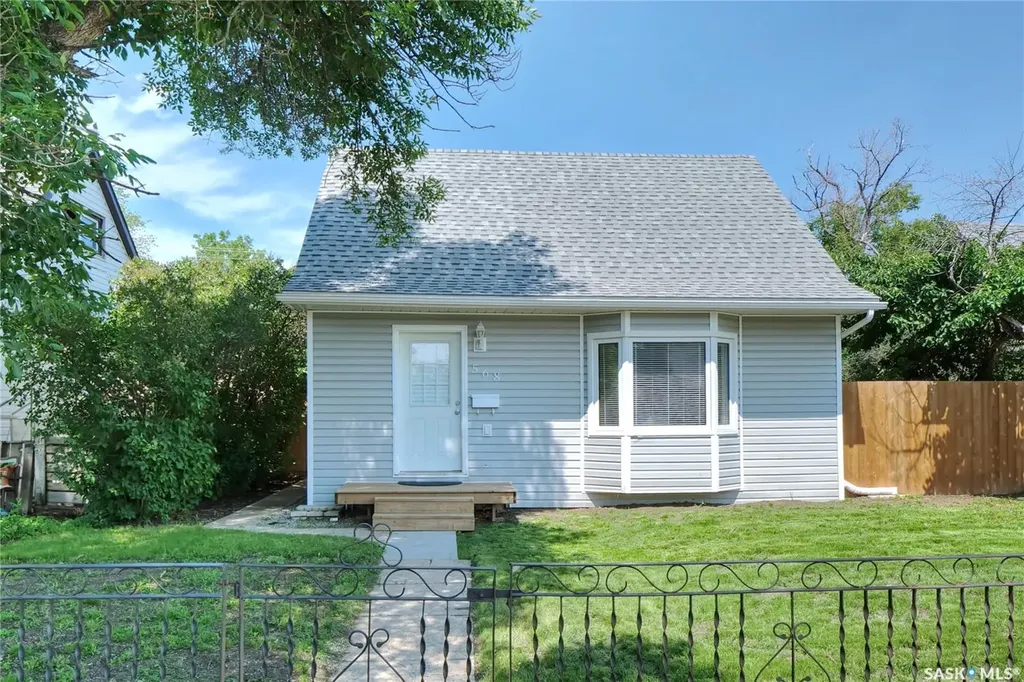 568 Athabasca Street E Moose Jaw SK S6H 0M1