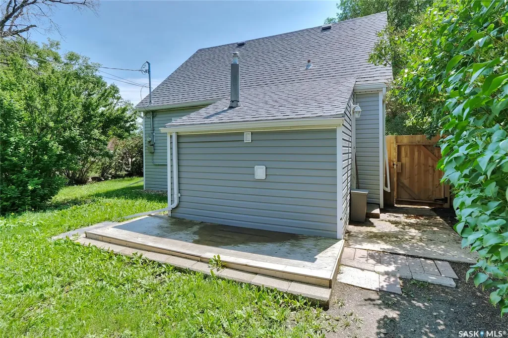 568 Athabasca Street E Moose Jaw SK S6H 0M1