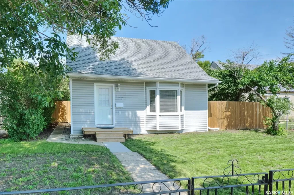 568 Athabasca Street E Moose Jaw SK S6H 0M1