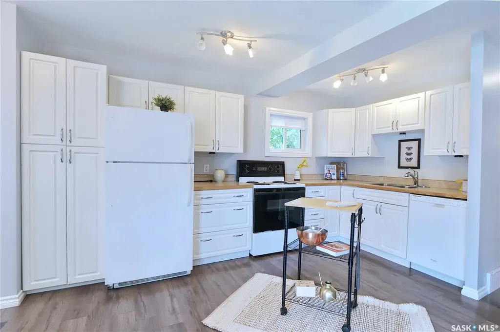 568 Athabasca Street E Moose Jaw SK S6H 0M1