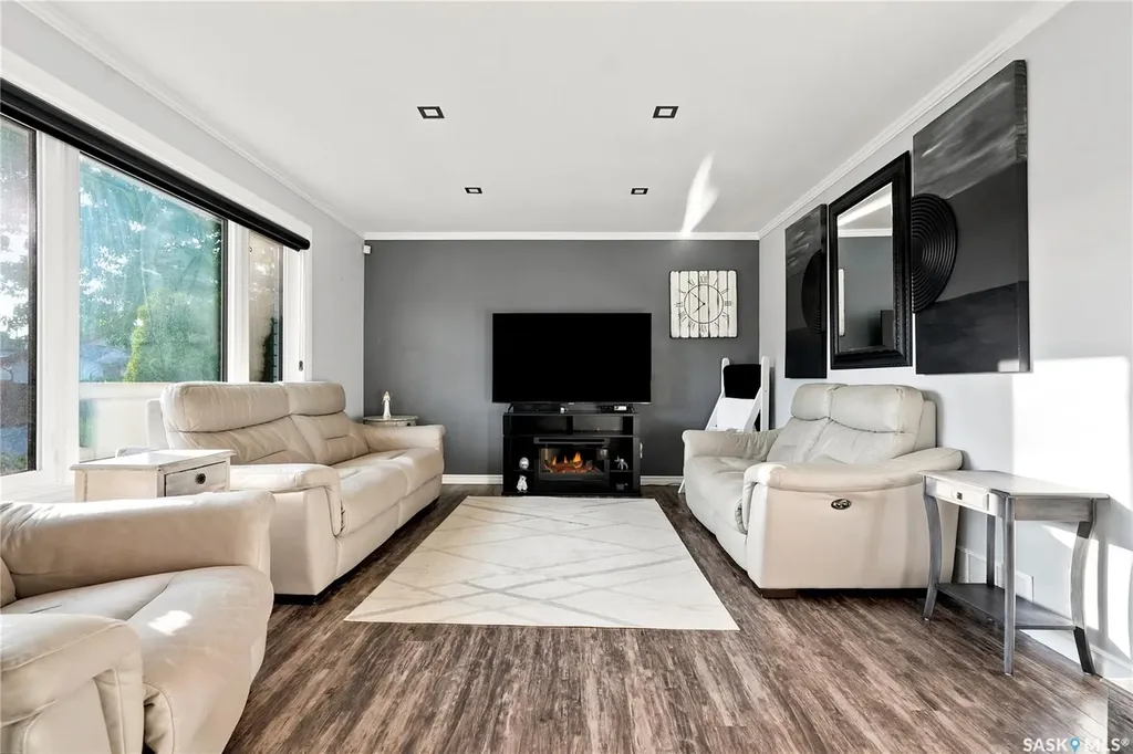 559 Delaronde Road Saskatoon SK S7J 4A7