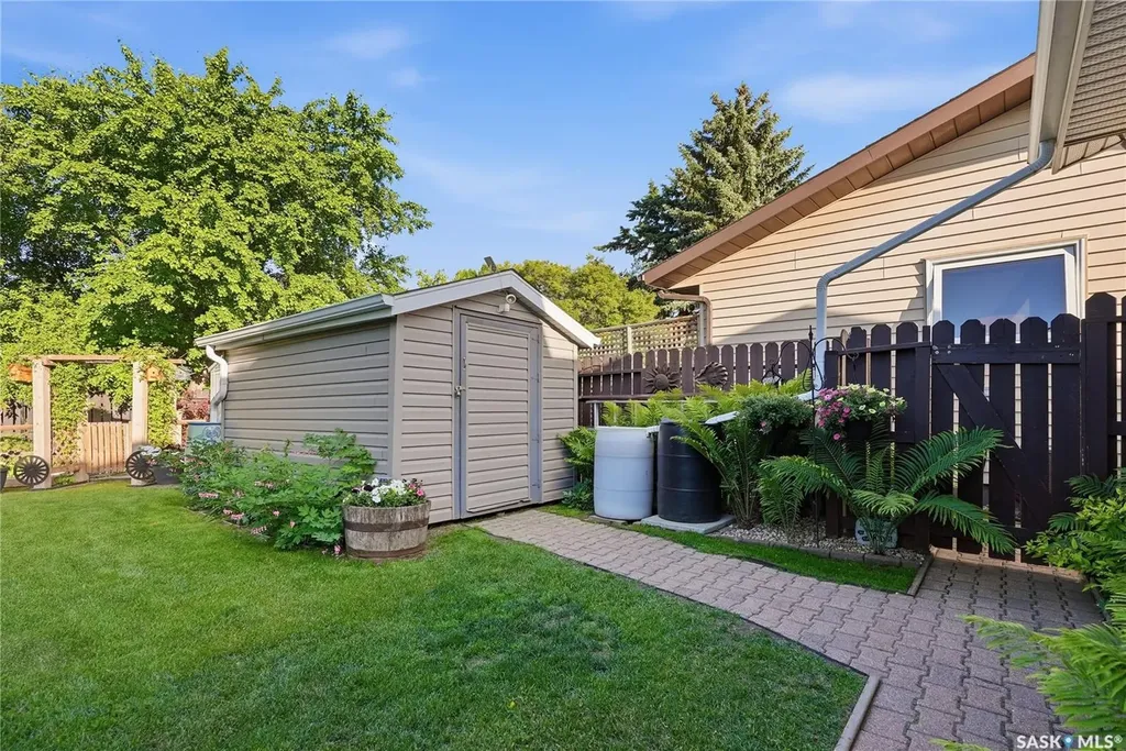 559 Delaronde Road Saskatoon SK S7J 4A7