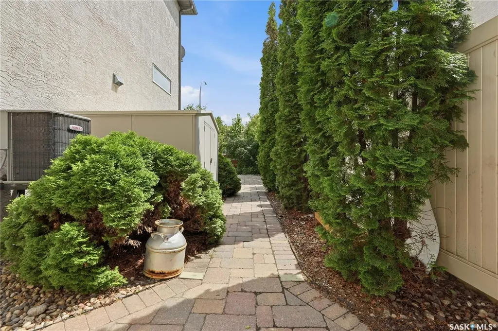 6178 Wascana Court Way Regina SK S4V 3E8