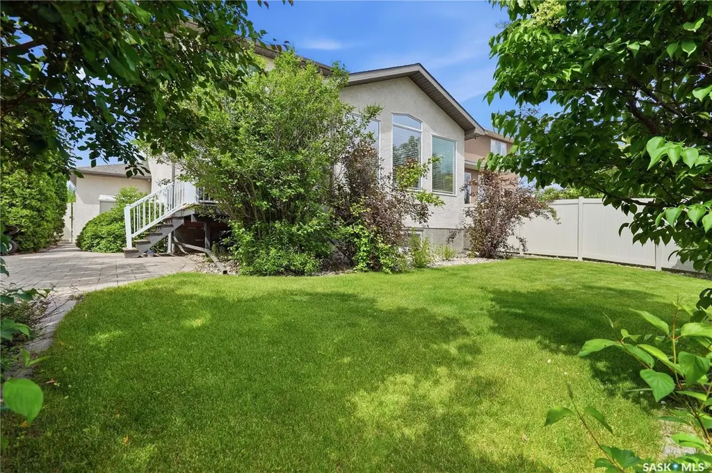 6178 Wascana Court Way Regina SK S4V 3E8