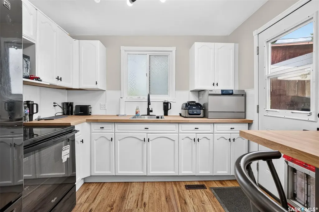 1002 Stadacona Street W Moose Jaw SK S6H 0K9