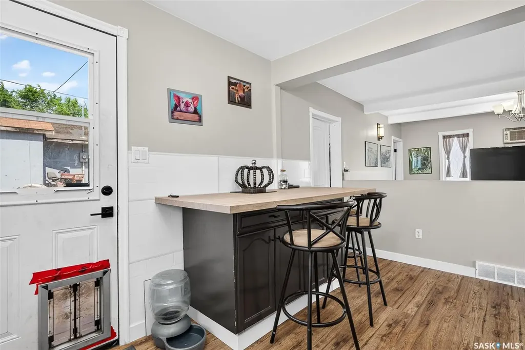 1002 Stadacona Street W Moose Jaw SK S6H 0K9