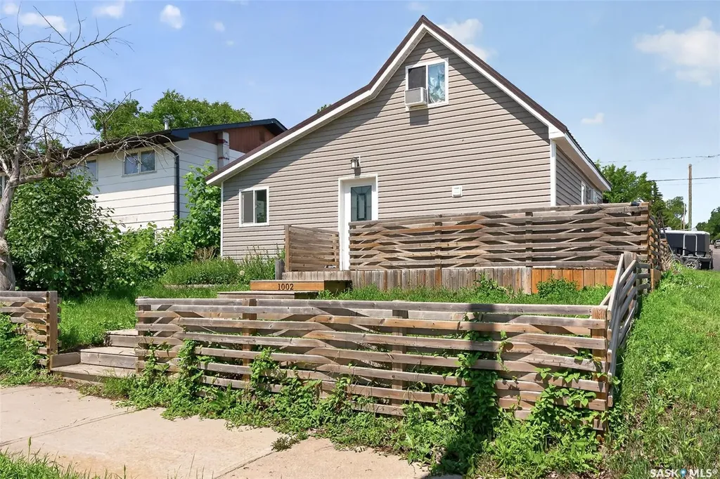 1002 Stadacona Street W Moose Jaw SK S6H 0K9