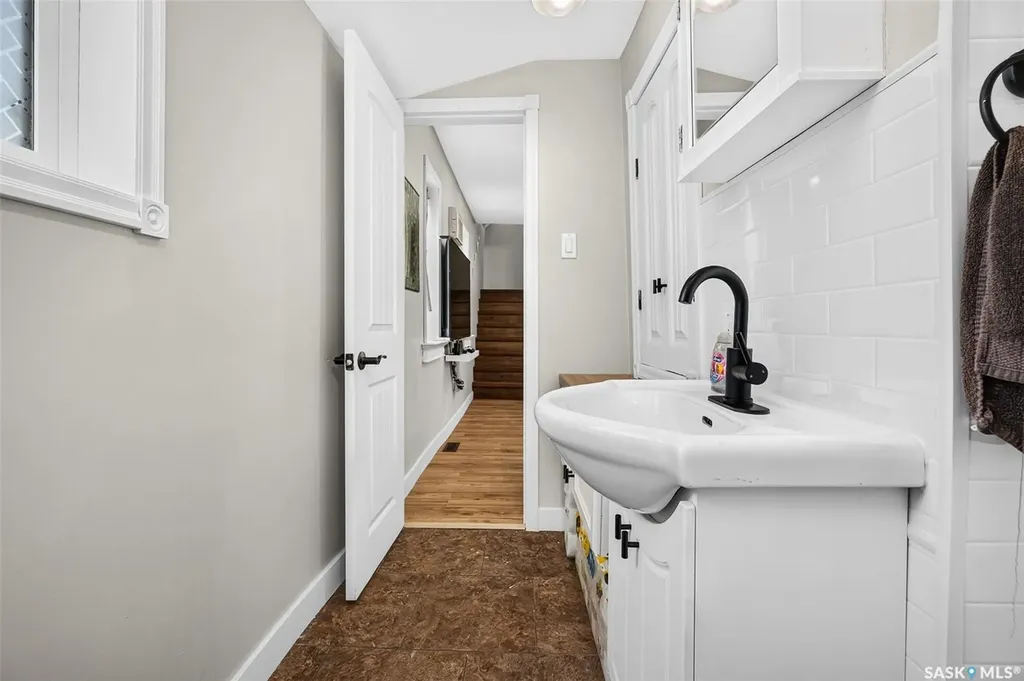 1002 Stadacona Street W Moose Jaw SK S6H 0K9