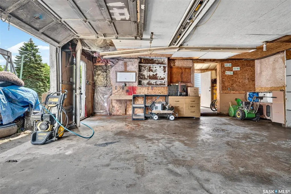 1002 Stadacona Street W Moose Jaw SK S6H 0K9