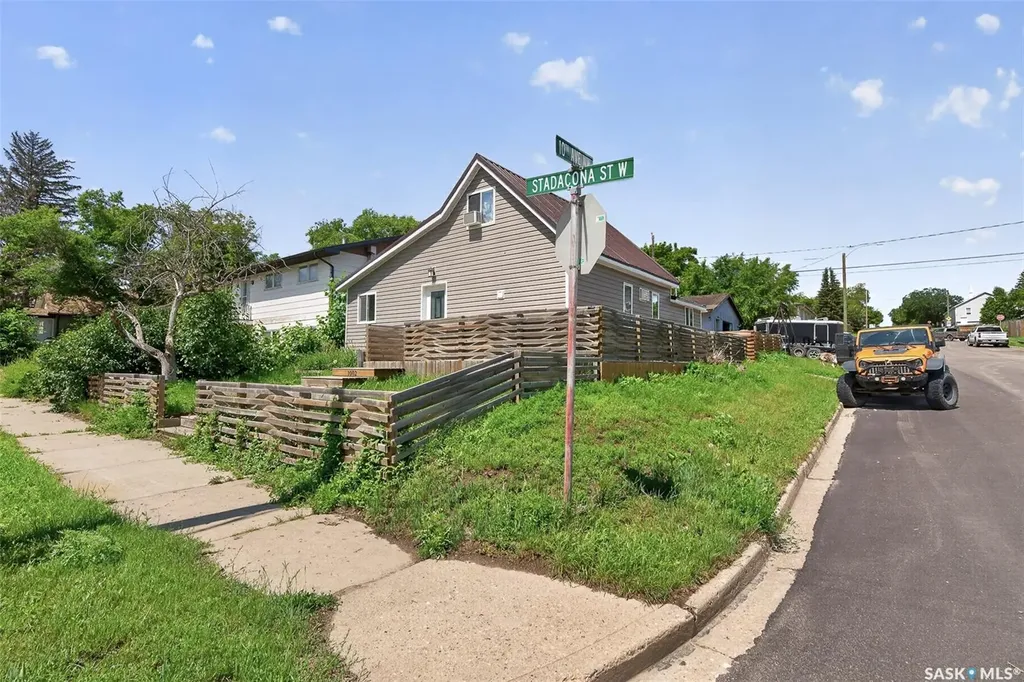 1002 Stadacona Street W Moose Jaw SK S6H 0K9