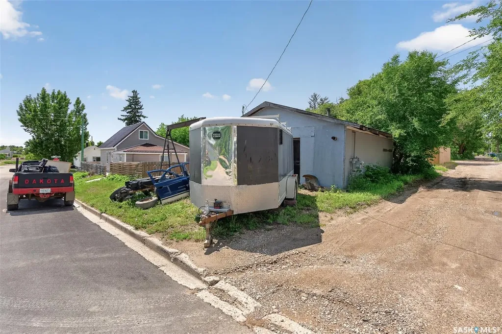 1002 Stadacona Street W Moose Jaw SK S6H 0K9