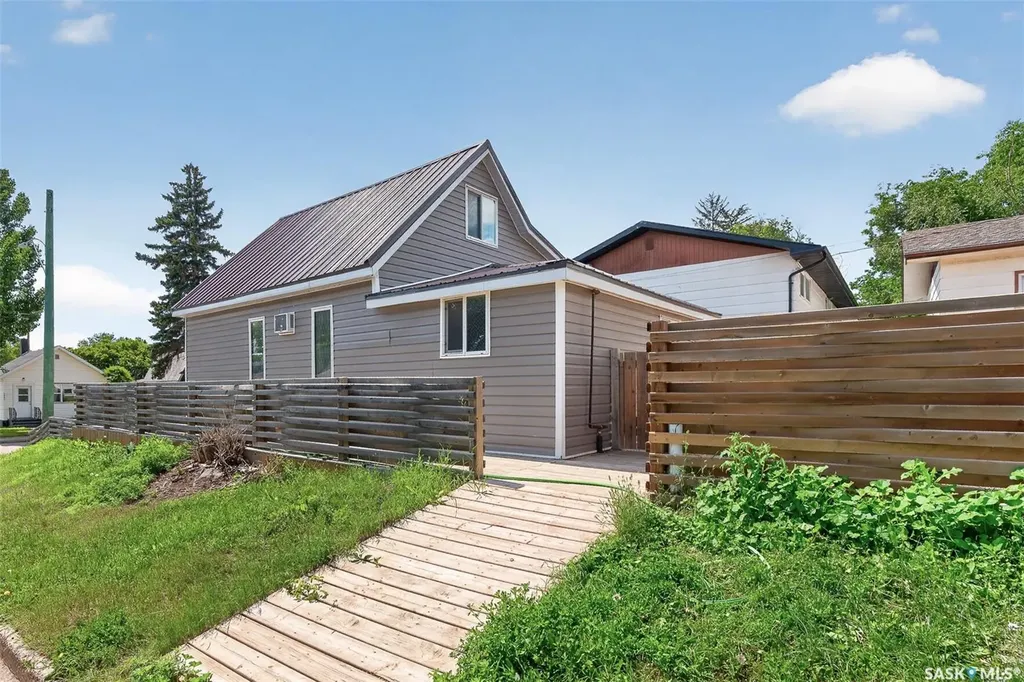 1002 Stadacona Street W Moose Jaw SK S6H 0K9