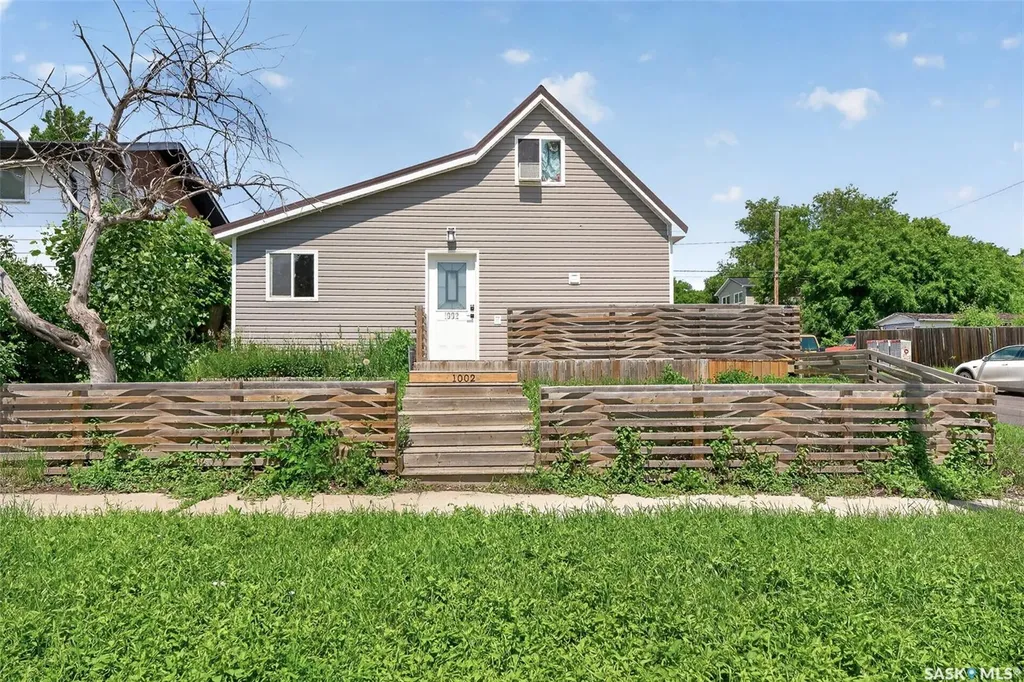1002 Stadacona Street W Moose Jaw SK S6H 0K9