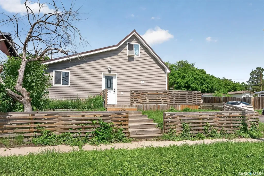 1002 Stadacona Street W Moose Jaw SK S6H 0K9