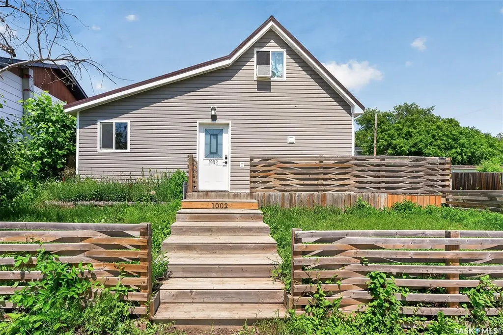 1002 Stadacona Street W Moose Jaw SK S6H 0K9